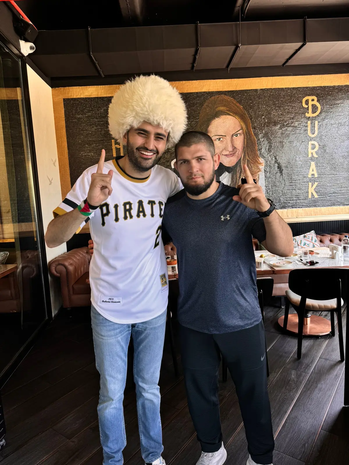 Khabib Abi 📍Chef Czn Burak Restaurant İstanbula ziyaretime geldi😍🤲