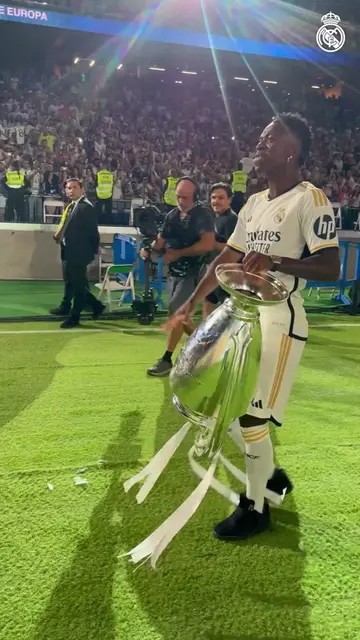 🤩🏆 #Madridistas, this one’s for you! #RealMadrid #CHAMP15NS @Vini Jr. @Eduardo Camavinga 