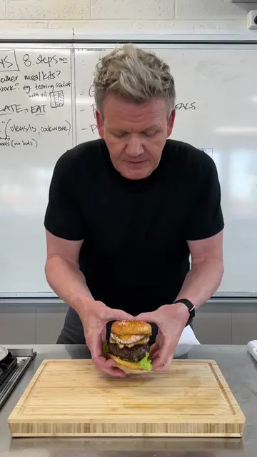 When in #australia....you cook up a delicious Wagyu #Burger with Cheese ! 🤤 #TikTokCooks